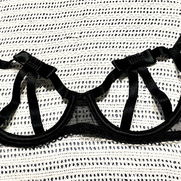 NWOT Victoria Secret Very Sexy Black Open Cup Bra w/ Rhinestone Bow Detail - Picture 4 of 8
